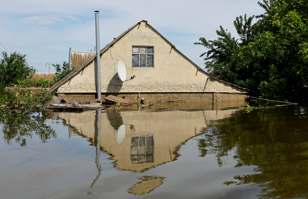 На Херсонщині вода опустилась нижче ніж два метри