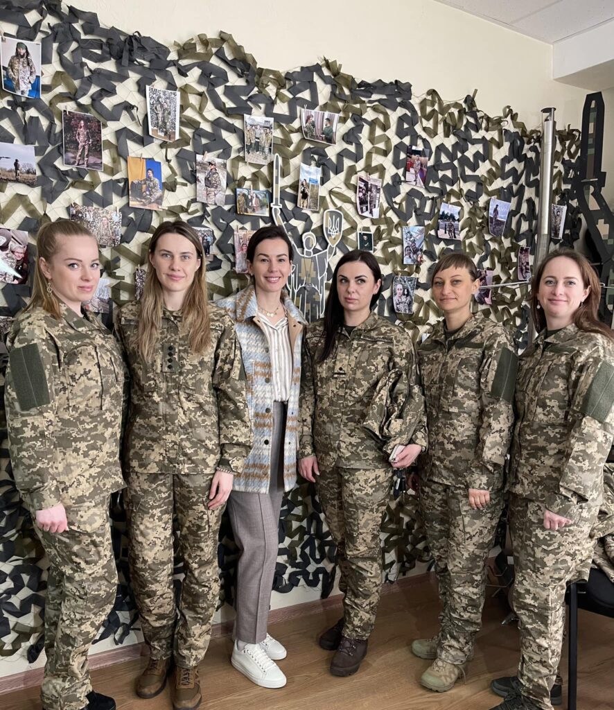 Мультифункціональний простір: у Києві відкривається соціальний хаб Arm Women Now для підтримки жінок-військовослужбовців