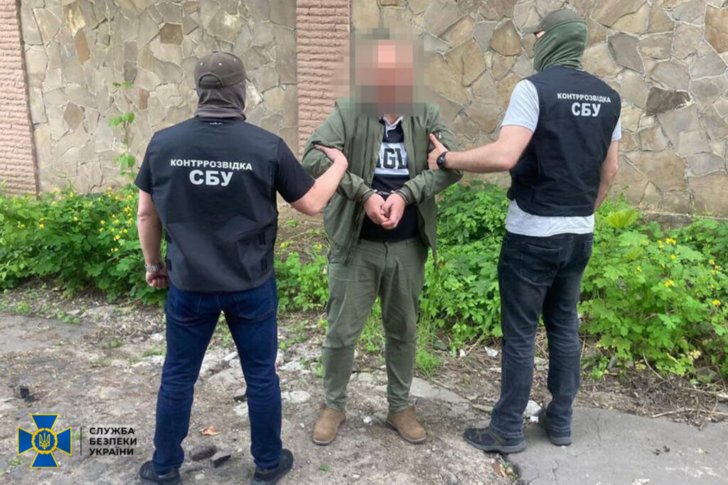 “Полював” на техніку та наводив ракетні удари по підприємствах: у Миколаєві затримано чергового інформатора РФ