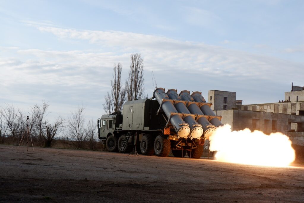 Росіяни стягують до кордону з Україною дивізіон ракетного комплексу “Бал”: чим небезпечна така зброя і які області у зоні ризику