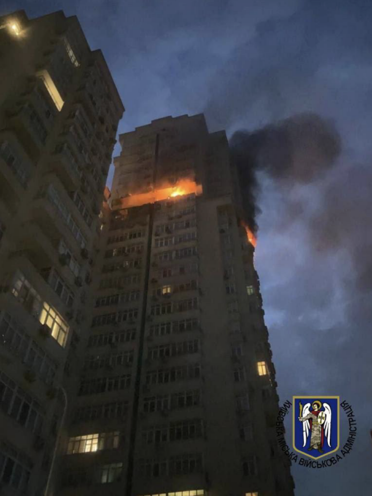 У Києві під завалами в будинку знайшли тіла ще двох людей