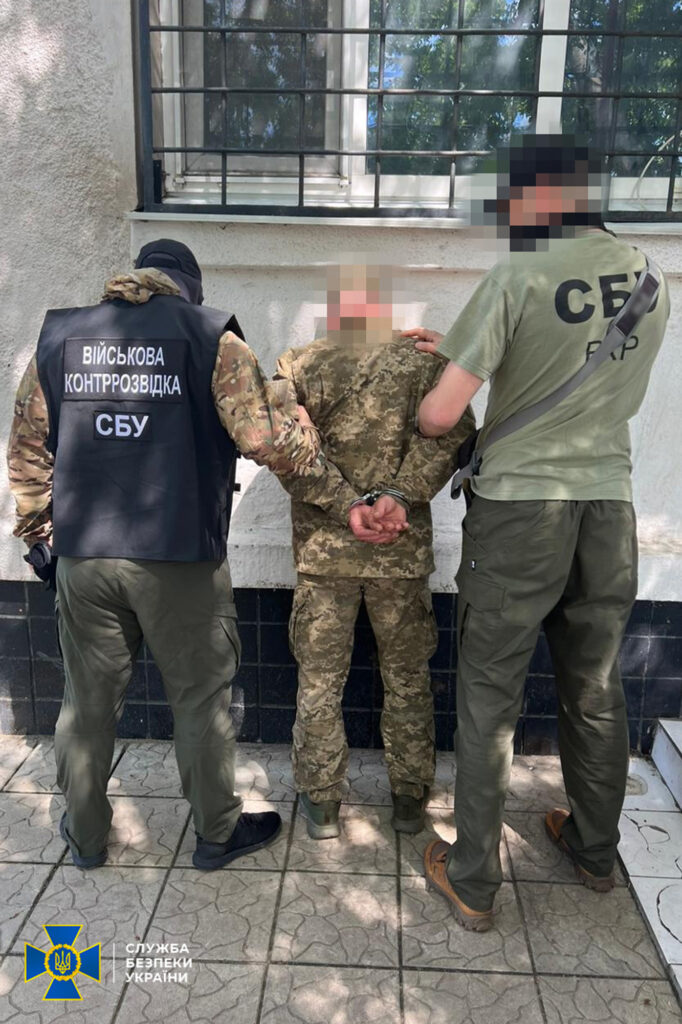 “Зливав” дані про переміщення техніки та позиції ППО: СБУ затримала агента РФ який був у лавах ЗСУ