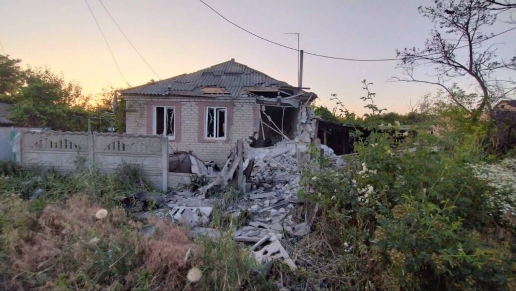 Окупанти обстріляли вісім населених пунктів Донеччини, одна людина загинула, ще шість поранено, є значні руйнування