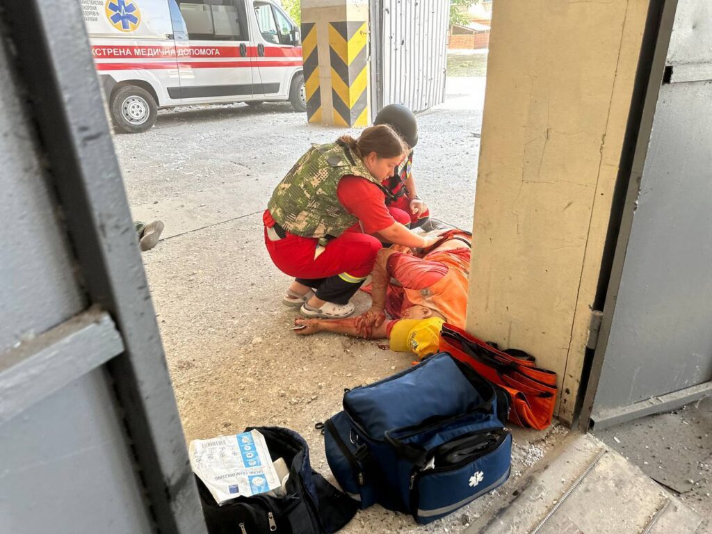 Окупанти обстріляли комунальне підприємство у Херсоні: двоє загиблих, ще четверо поранені