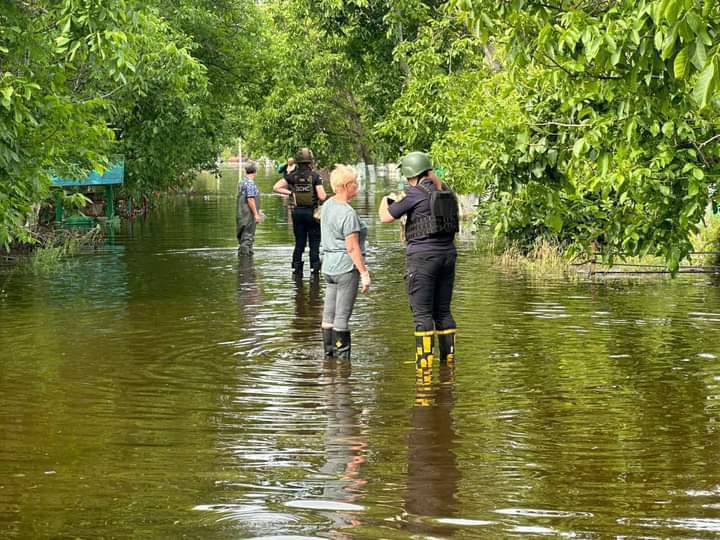 Ликвидация последствий подрыва Каховской ГЭС: в МВД сообщили новые данные о погибших и пропавших без вести