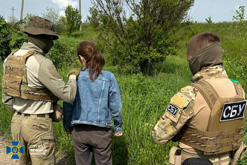 “Зливала” дані окупантам: на Донеччині затримали ще одну інформаторку російської ФСБ