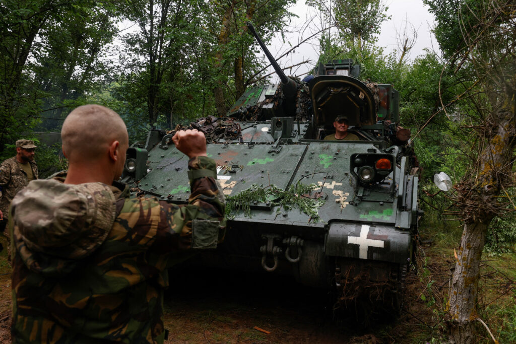 До Польщі відрядили менше десятка: українські захисники розповіли, як ремонтують американські БМП Bradley