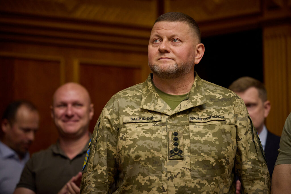 Критика від Офісу президента у бік Залужного може свідчити про “розкол” у вищому керівництві України – NYT