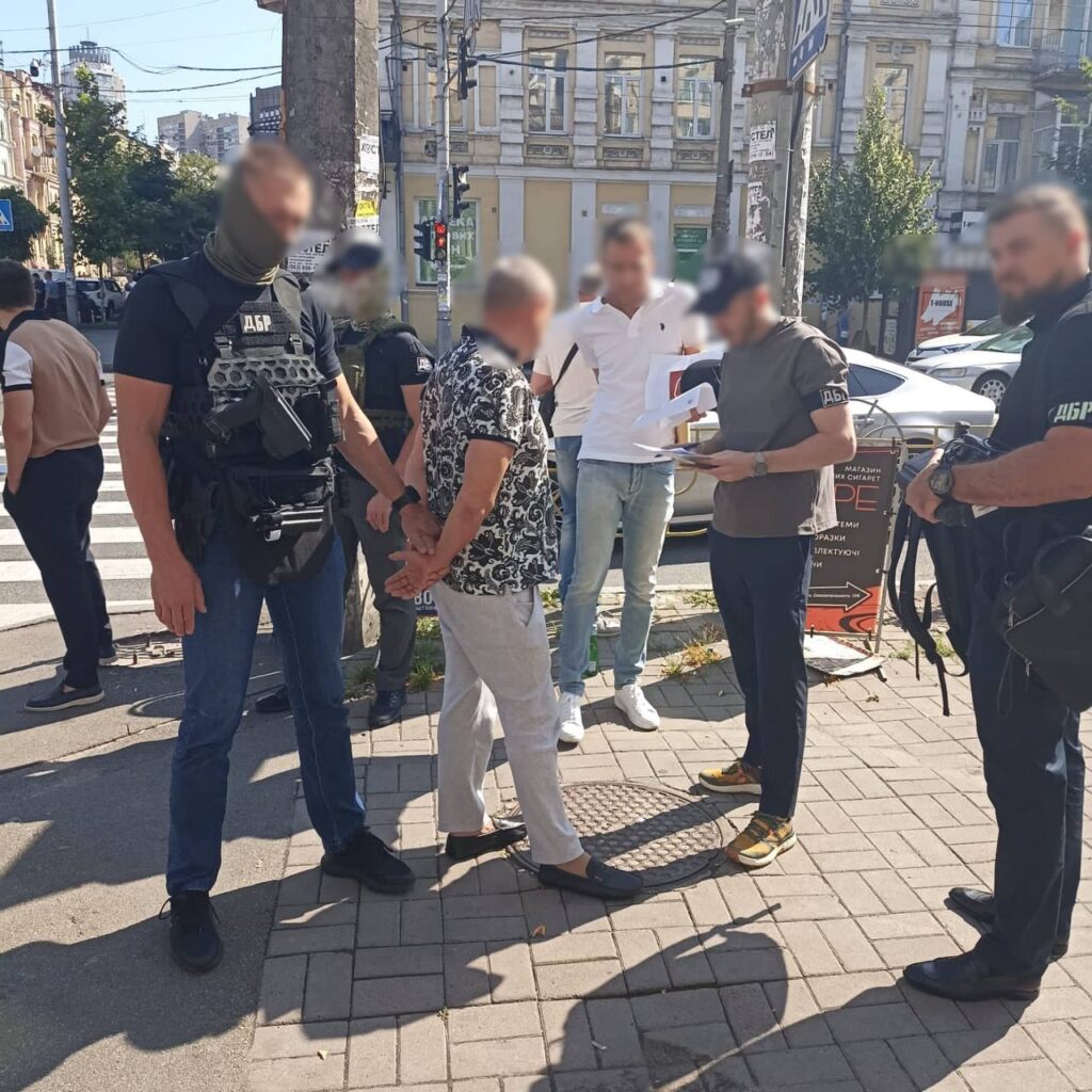 Тікав від слідства два тижні: у Києві затримали колишнього одеського військкома Борисова
