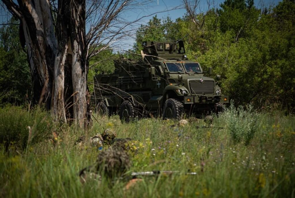 Українські захисники успішно відбивають атаки військ РФ, продовжуючи контрнаступ на двох напрямках – Генштаб