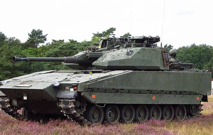 Росіяни під Кремінною захопили шведську БМП CV90: фото