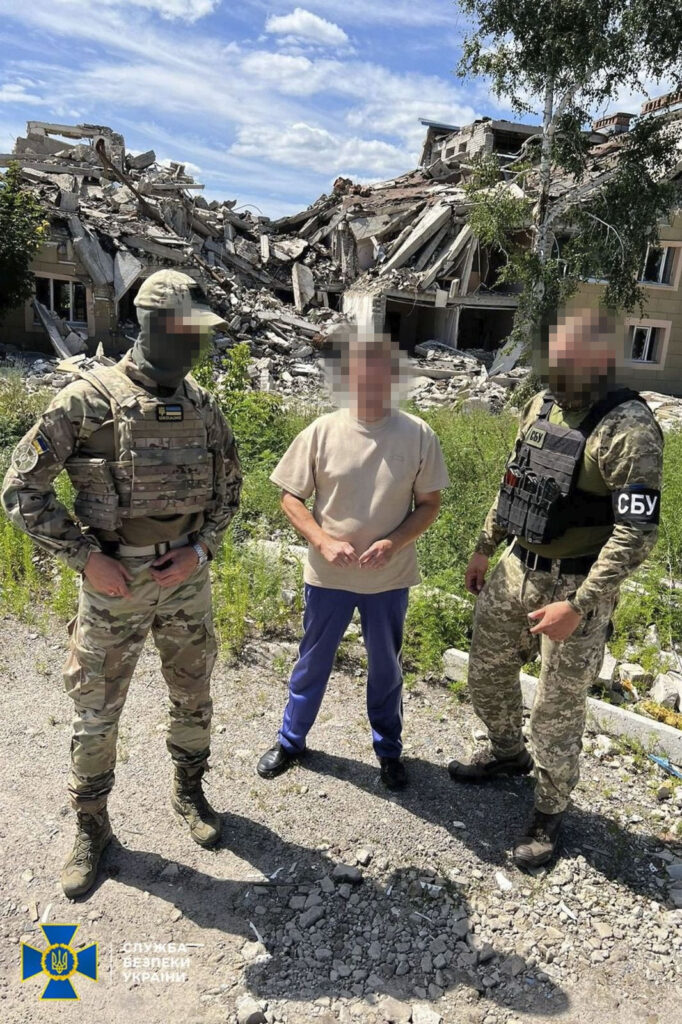 “Зливав” дані про напрямки польотів гелікоптерів ЗСУ: на Харківщині затримали чергового ворожого інформатора
