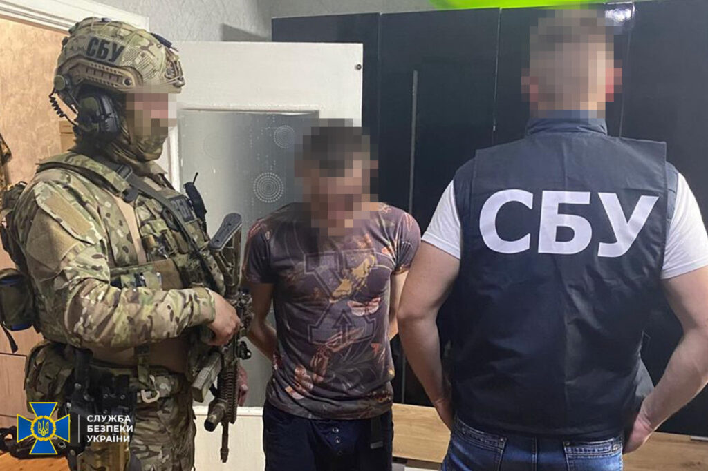 Расценки до 12 тысяч евро: СБУ ликвидировала еще три новых схемы побега уклоняющихся за границу