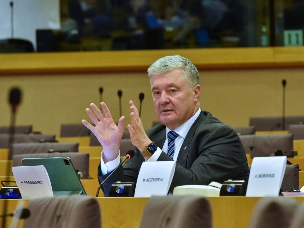 Порошенко: найкращий спосіб спрямувати нашу лють — допомога ЗСУ