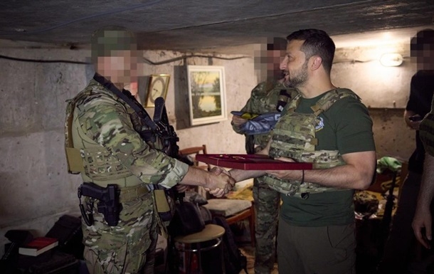 Зеленський відвідав передові позиції Сил спеціальних операцій на Бахмутському напрямку