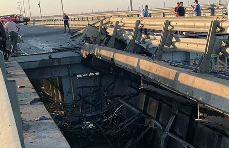 Взрывы на Керченском мосту: появились комментарии украинских военных и силовиков