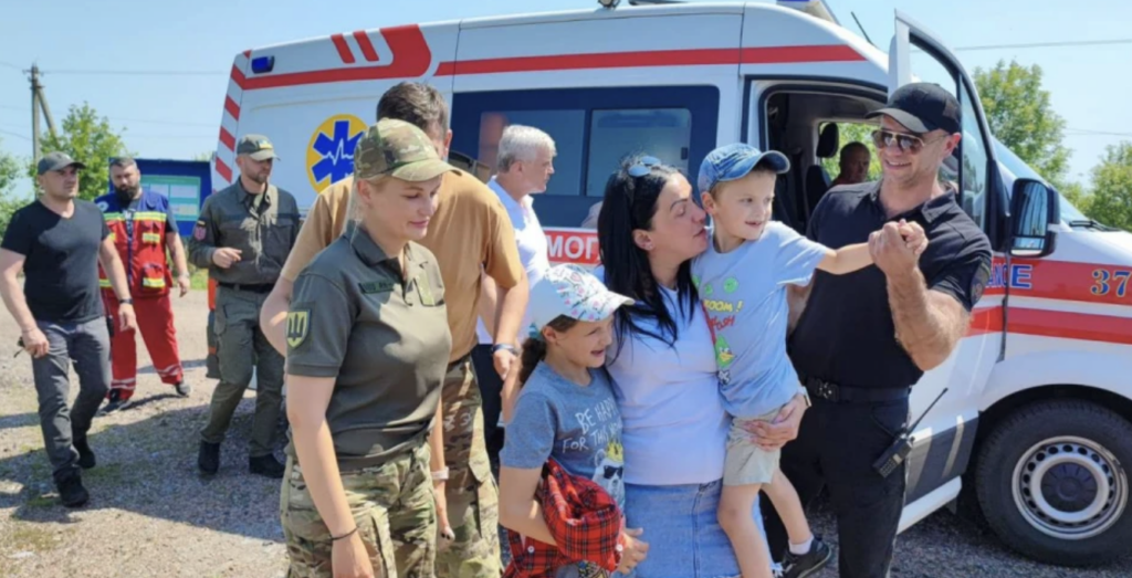 Україна повернула двох викрадених Росією дітей