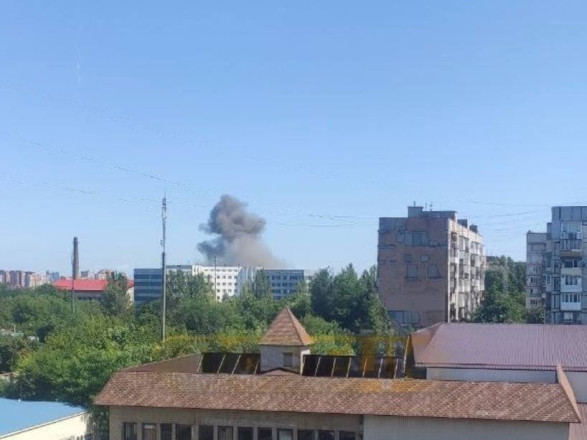 У Донецьку пролунали вибухи на заводі, де виготовляють військову продукцію: що відомо