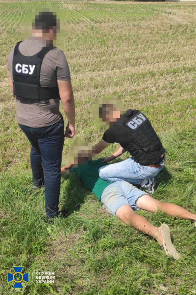 Хотів вступити до лав ФСБ: на Кіровоградщині затримали російського інформатора, який “полював” на українське ППО