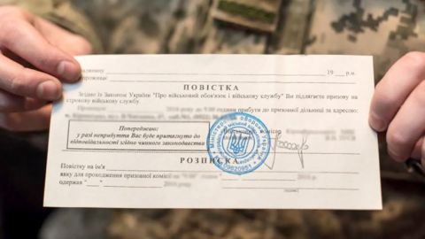 Співробітники ТЦК на Хмельниччині вдерлися до приватного будинку з повісткою: у військкоматі зреагували