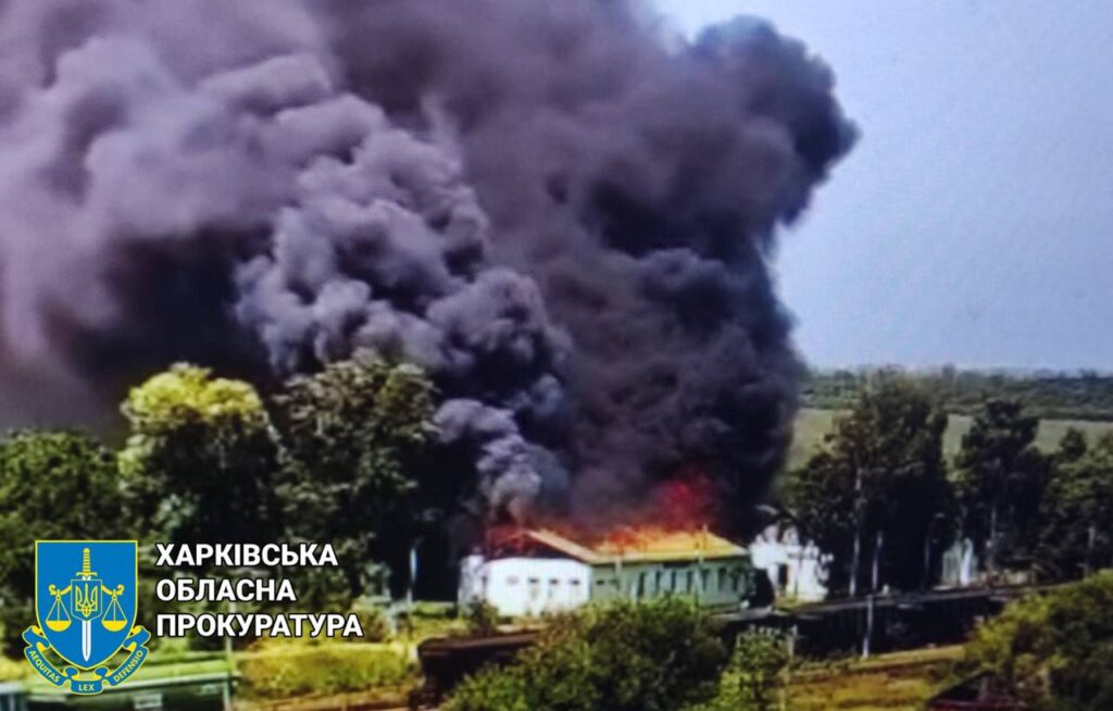 Війська РФ прямим влучанням знищили залізничну станцію на Харківщині: подробиці