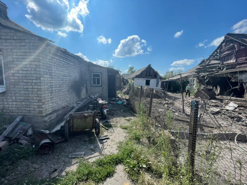Росіяни накрили вогнем селище на Донеччині: двоє дітей загинули на власному подвір’ї