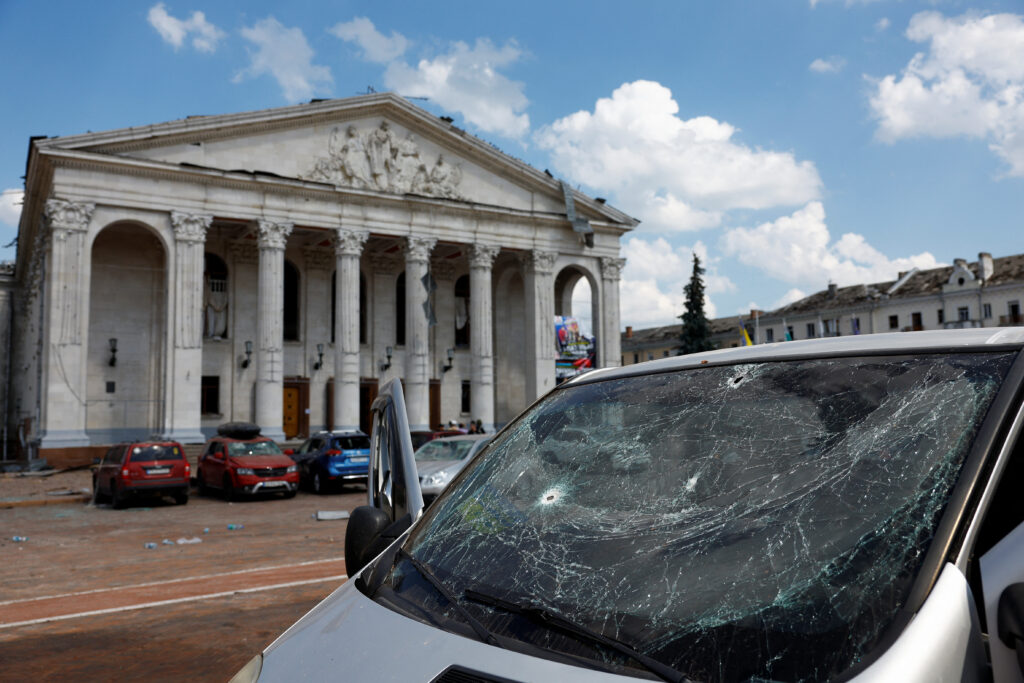 Обстріл Чернігова 19 серпня: слідчі встановлюють, чому на закритому заході у драмтеатрі були присутні глядачі