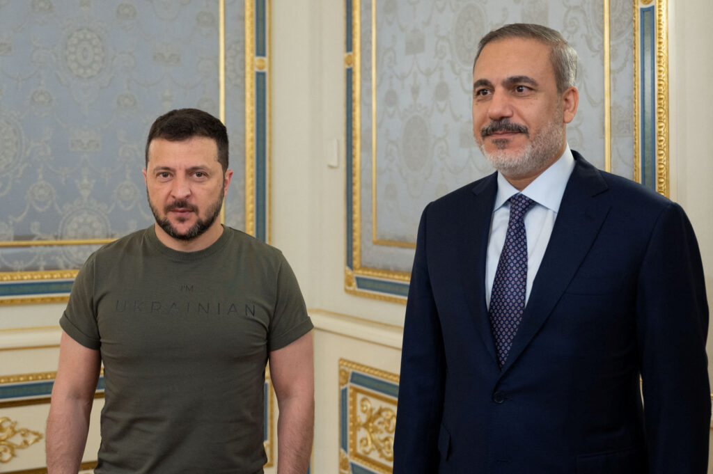 РФ та Україна шукають “точки дотику”, наступного року може бути “нова ситуація” – МЗС Туреччини