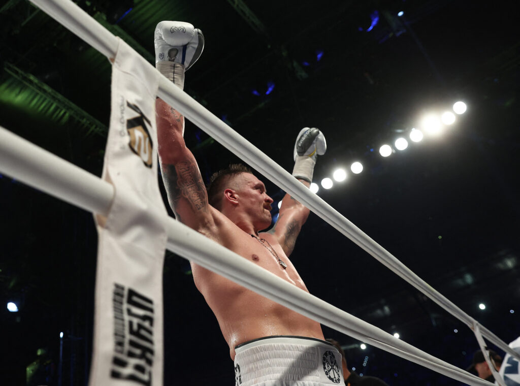 Олександр Усик переміг Дюбуа і захистив звання чемпіона світу