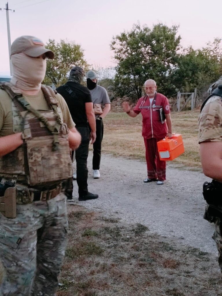 Не дотрималися навіть формальностей: у Бахчисараї російські силовики провели обшуки у кримських татар, є затримані