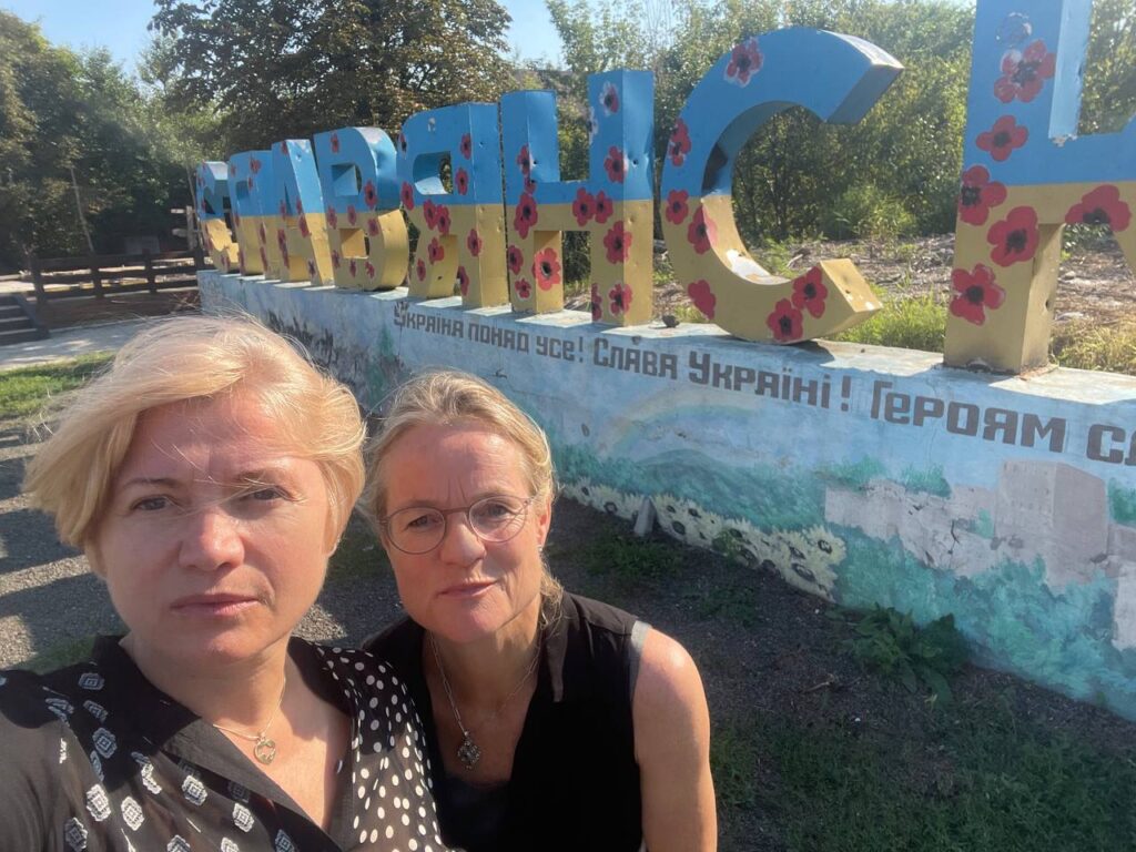 Депутатки «Євросолідарності» з Віолою фон Крамон з’їздили у прифронтові міста