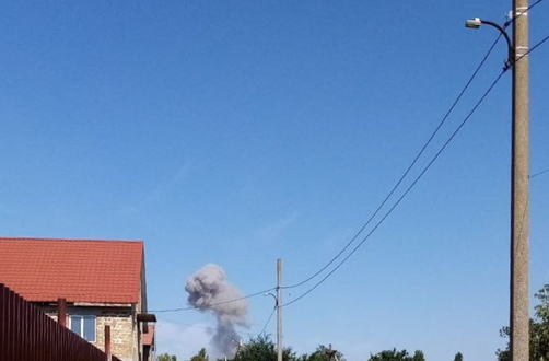 У Криму неподалік від аеродрому пролунав потужний вибух, рух Керченським мостом зупинили – ЗМІ