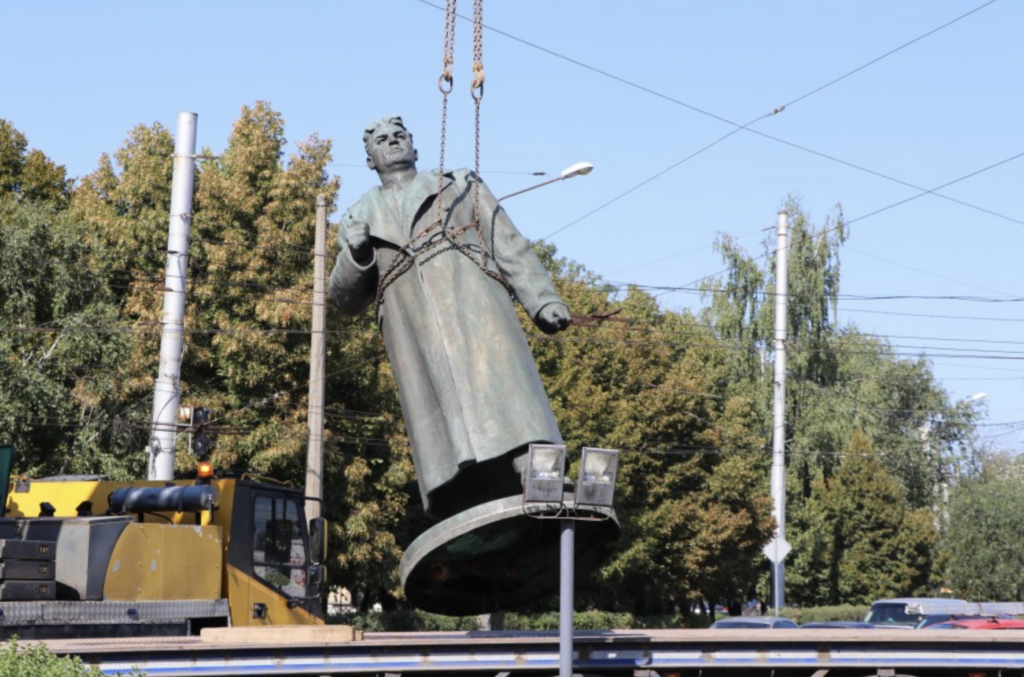 У Полтаві демонтували пам’ятник російському генералу