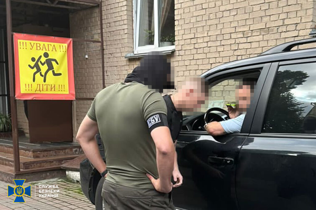 Перевіряють законність виїзду за кордон: СБУ та ДБР проводять обшуки у скандального нардепа Дубінського