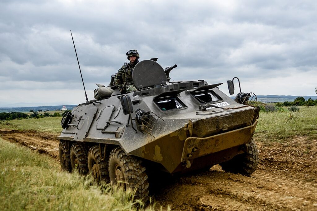 Болгария успешно передала Украине обещанные 100 бронетранспортеров.