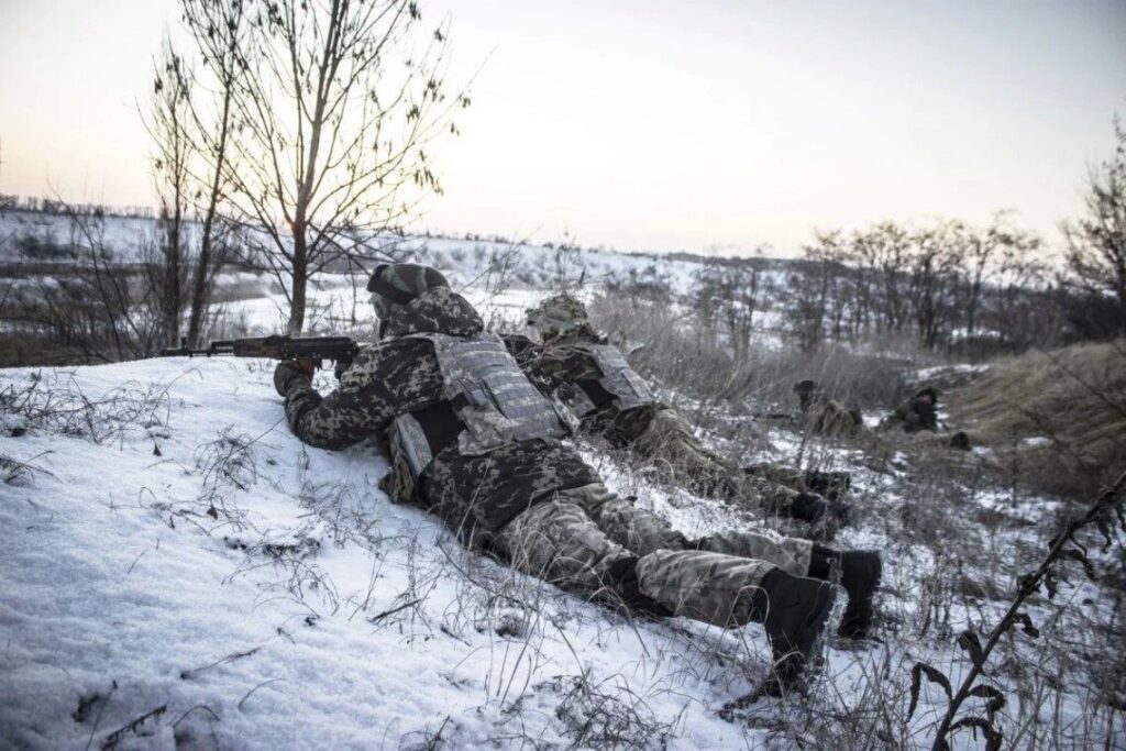 Міноборони закупило неякісний зимовий одяг для військових за втроє завищеними цінами – розслідування