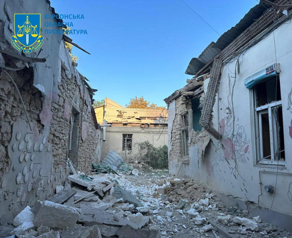 РФ вночі та вранці обстріляла житлову забудову в центрі Херсона