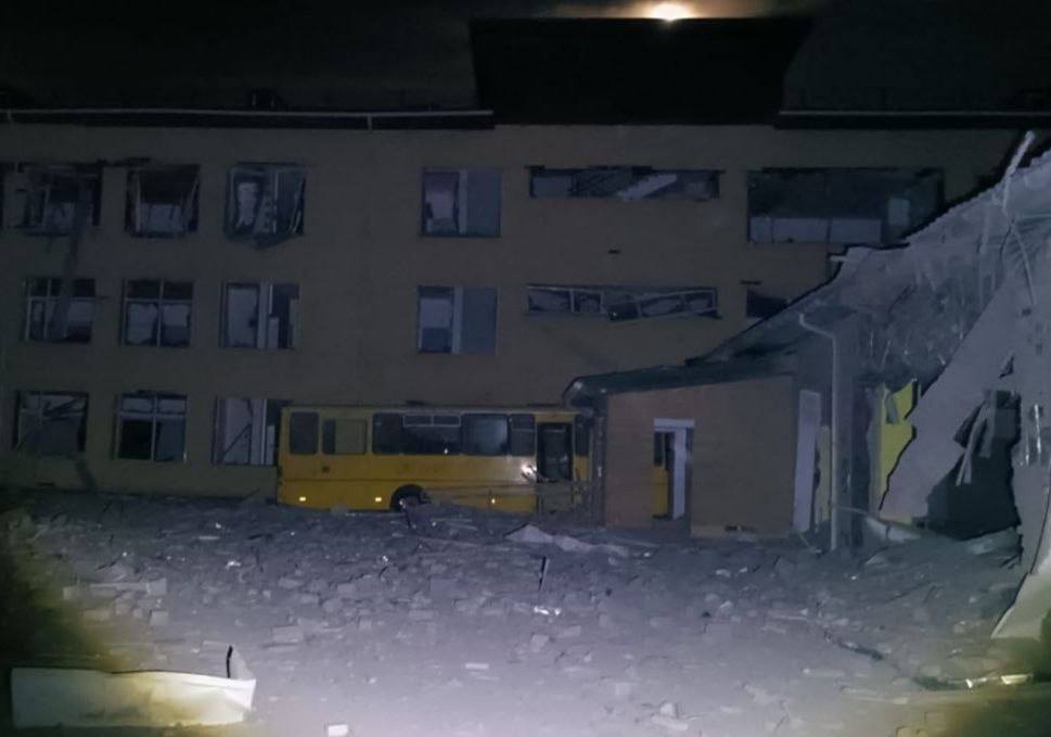 Росіяни вночі обстріляли два райони Дніпропетровщини, пошкоджено будинки та дві школи