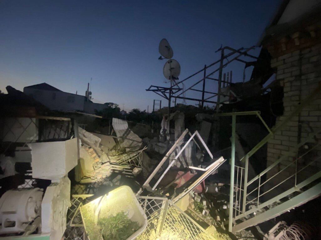 Військові РФ вночі обстріляли Нікопольщину, є значні руйнування, дві людини поранено