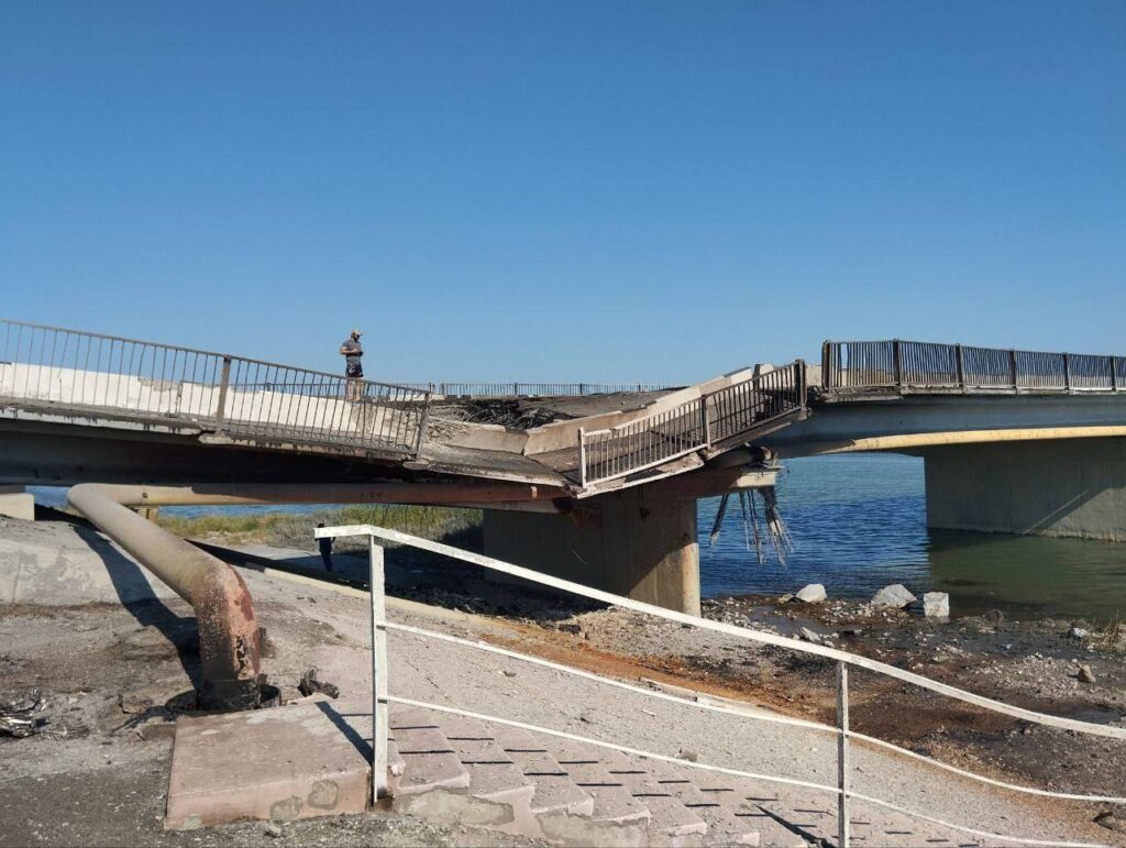 У ЗСУ офіційно підтвердили ураження Генічеського та Чонгарського мостів у Криму