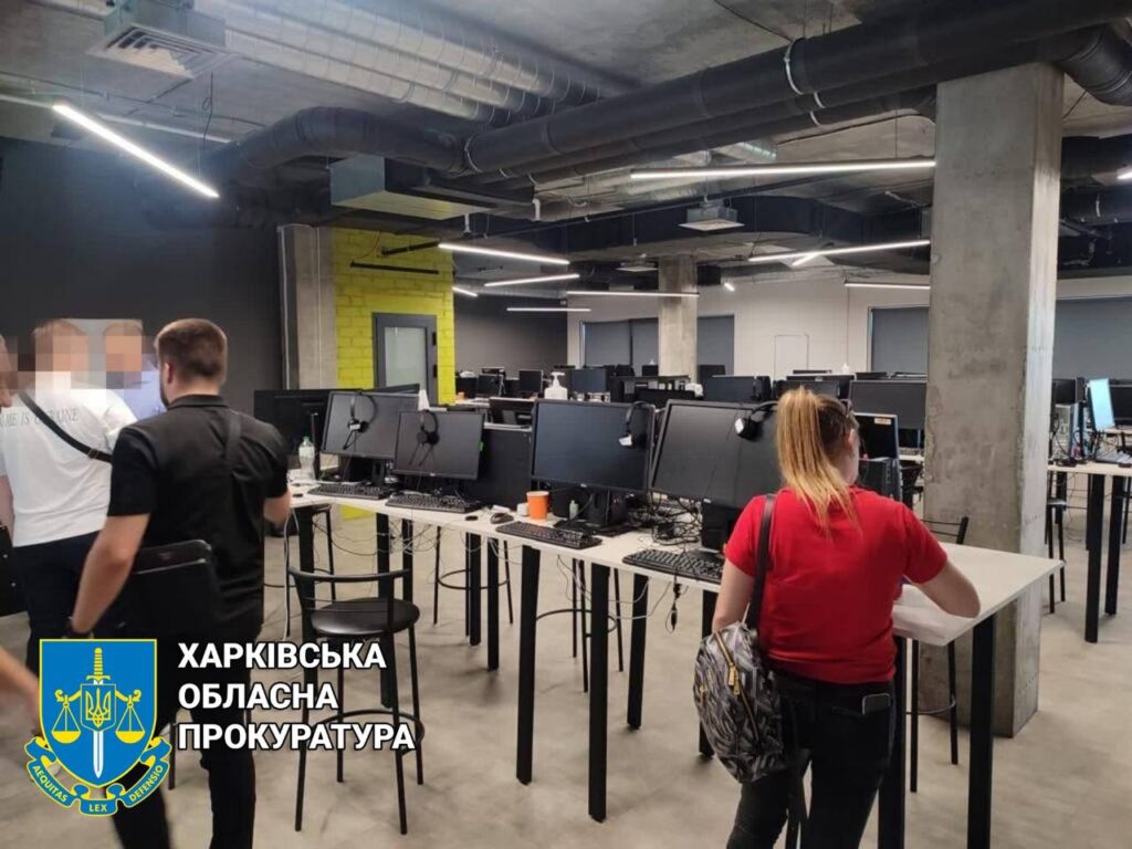 В Україні посилять покарання за шахрайські кол-центри: Рада підтримала законопроєкт