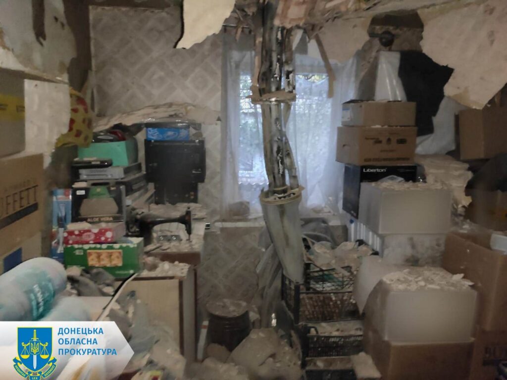 Війська РФ вдарили “Ураганом” по Торецьку на Донеччині : загинула жінка, є поранені