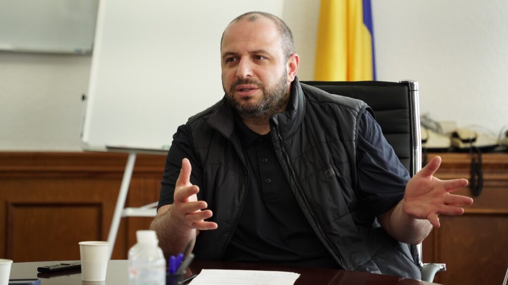 Демобілізації до кінця війни не буде, але з’явиться можливість “перепочити” – Умєров