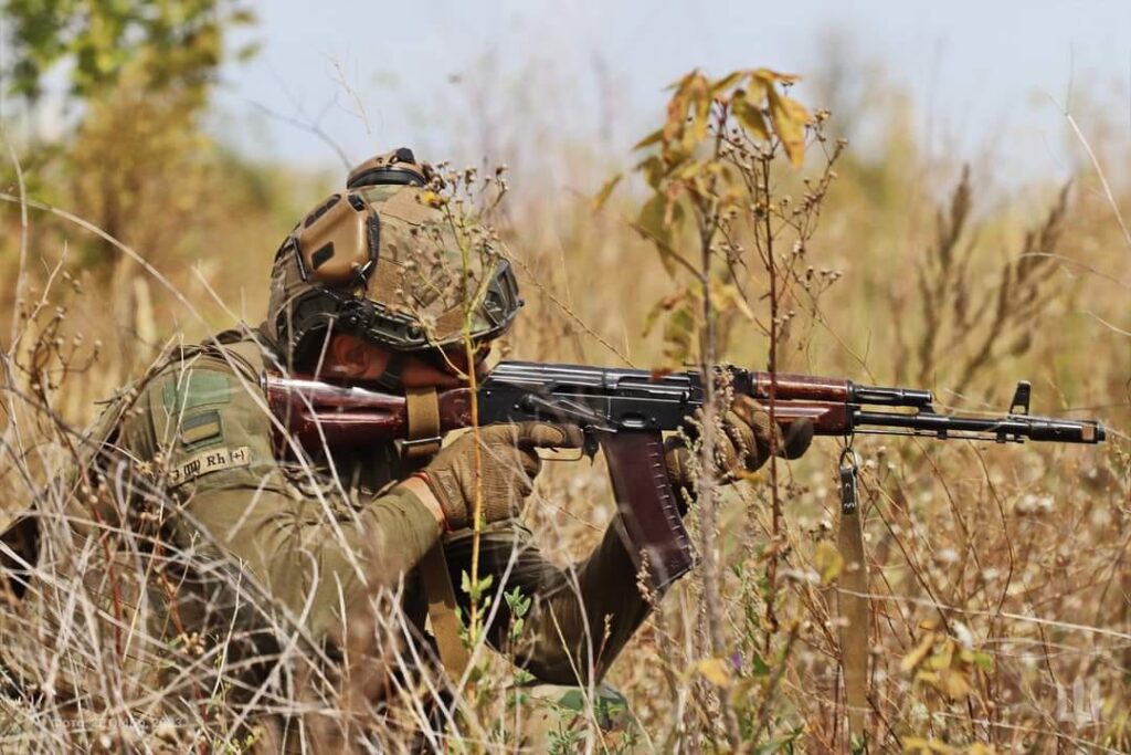 За добу 30 бойових зіткнень: Сили оборони відбили атаки на трьох напрямках й пішли у наступ під Бахмутом