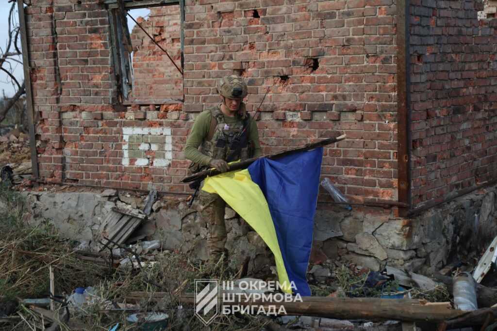 Над звільненою Андріївкою замайорів прапор України