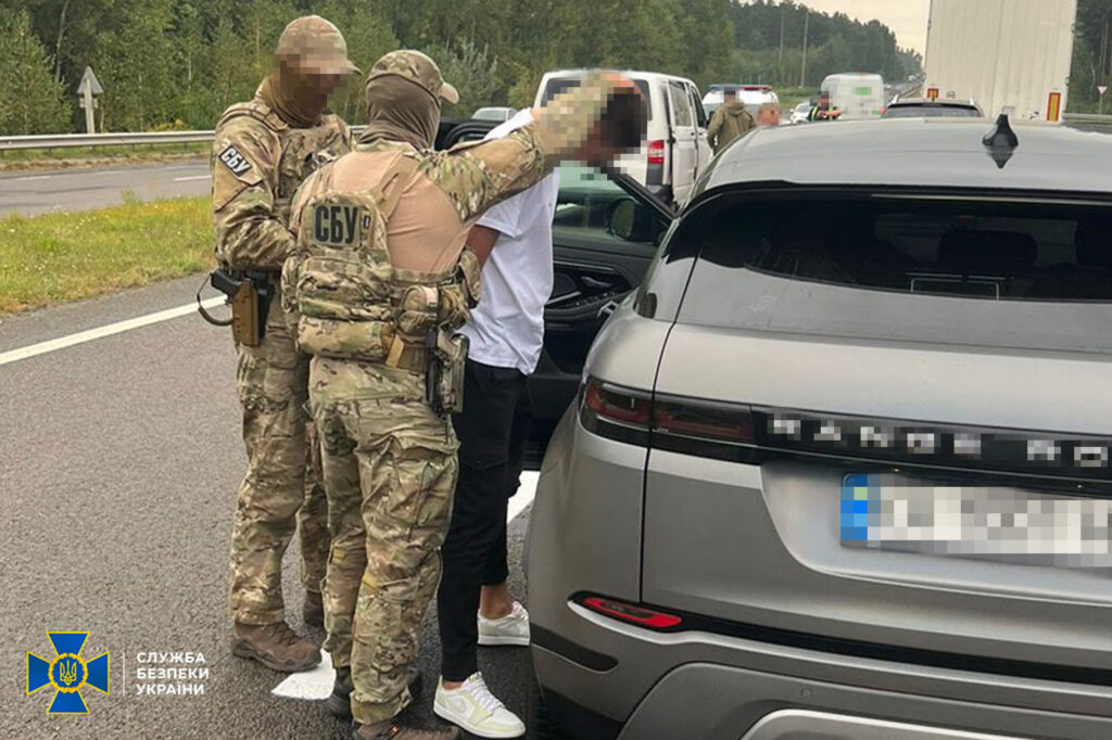 На Волині затримали двох митників-хабарників