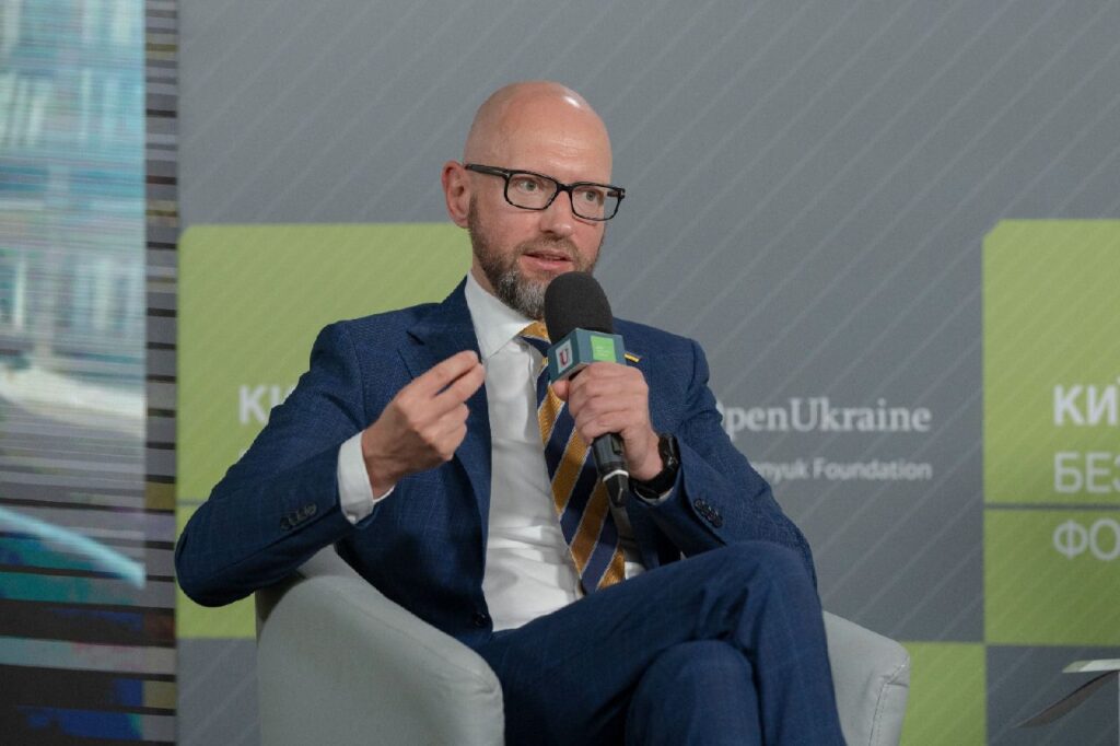 Між Україною та Росією не може бути жодних дипломатичних рішень – Яценюк