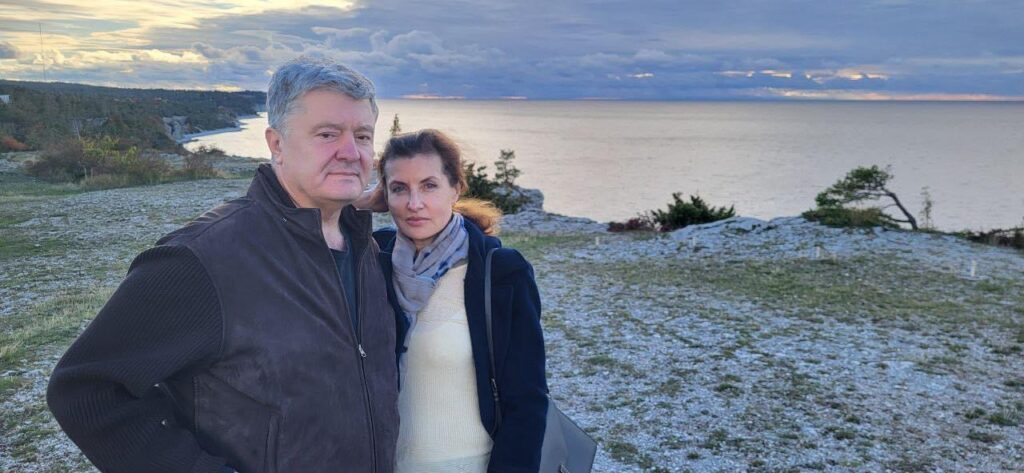 «Люблю. Дякую. Разом. Назавжди»: Порошенко привітав дружину з річницею весілля