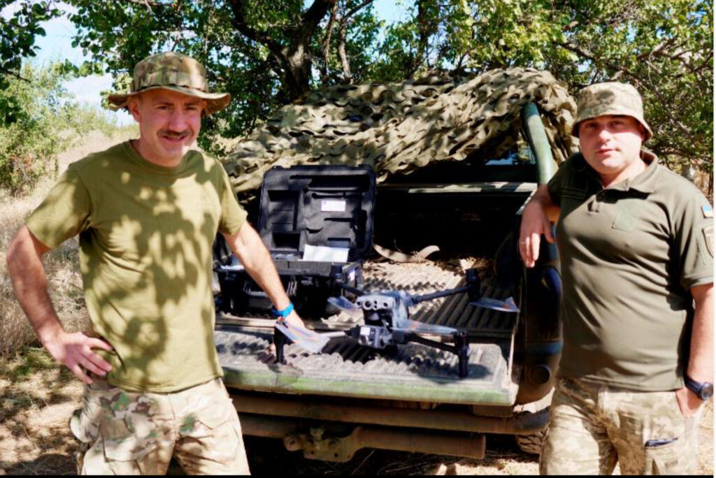 Брат відомого дипломата, який воює на Донбасі, зрадів новому дрону Matrice 30T, який передав Порошенко