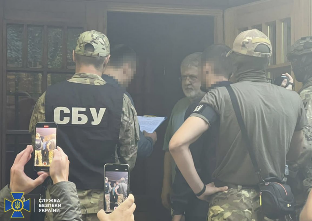Коломойському вручили підозру у шахрайстві та легалізації майна